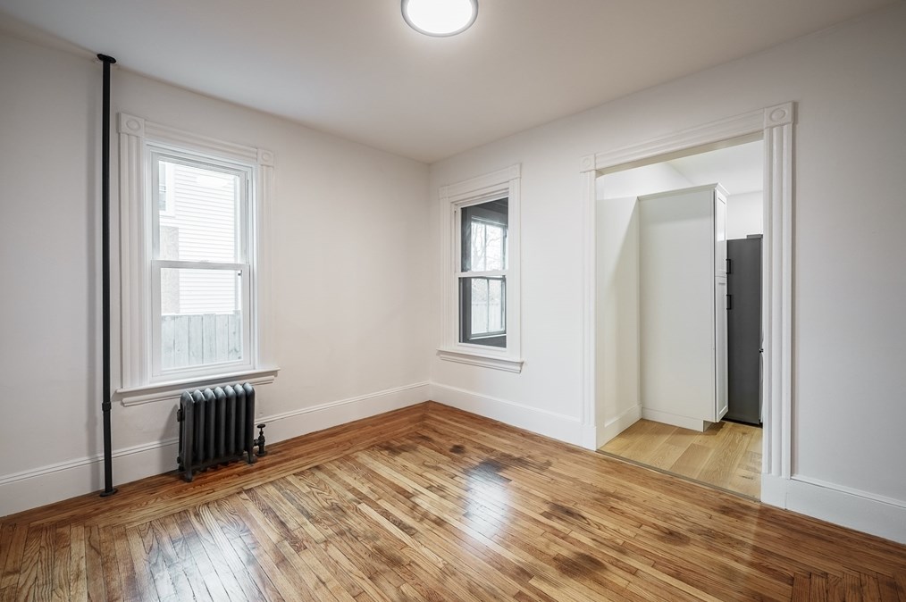 56 Taylor St, Holyoke MA  01040-3321 exterior