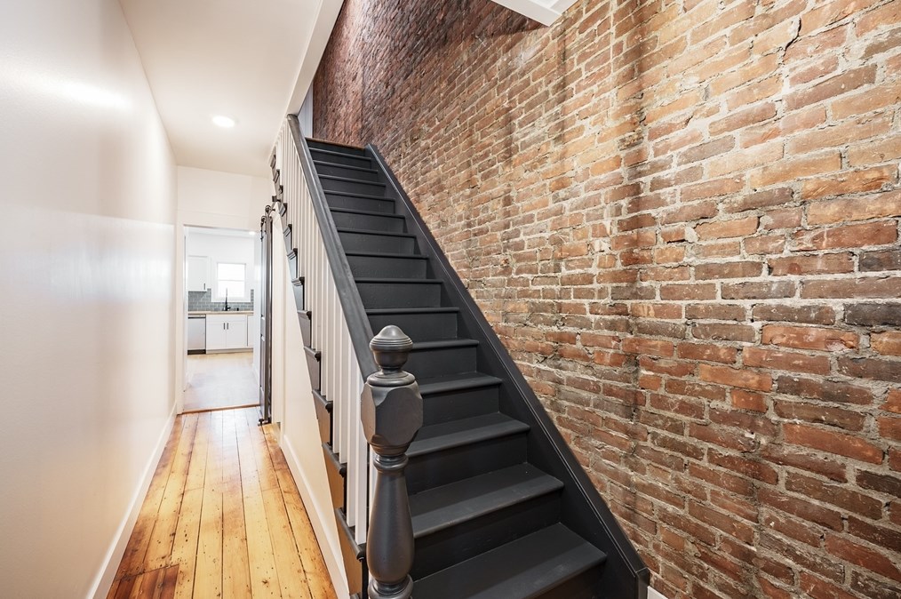 56 Taylor St, Holyoke MA  01040-3321 exterior