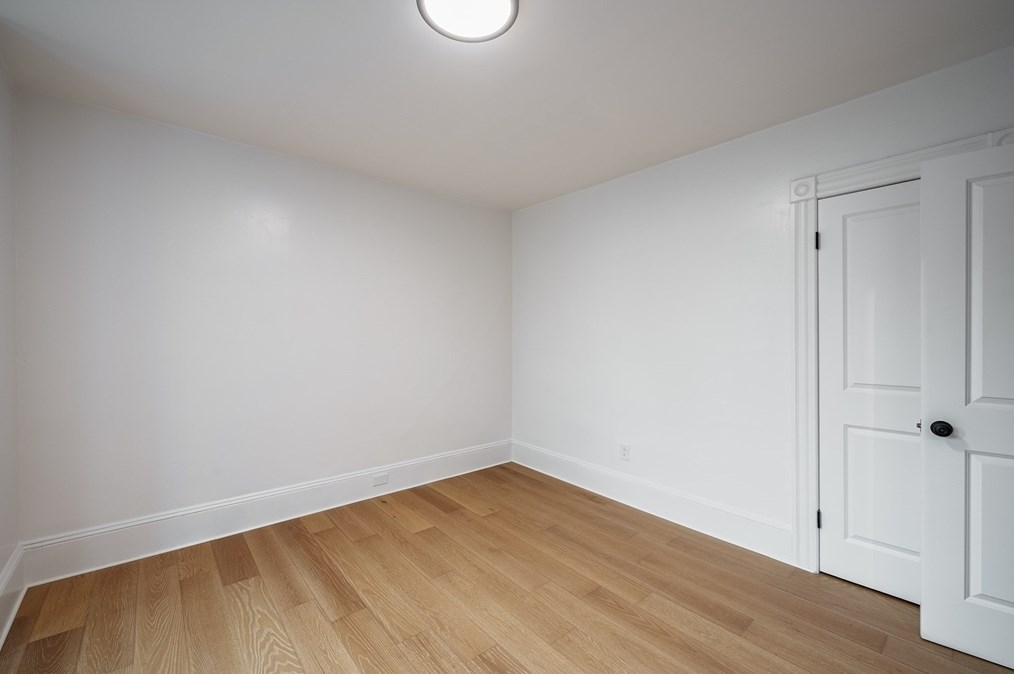 56 Taylor St, Holyoke MA  01040-3321 exterior