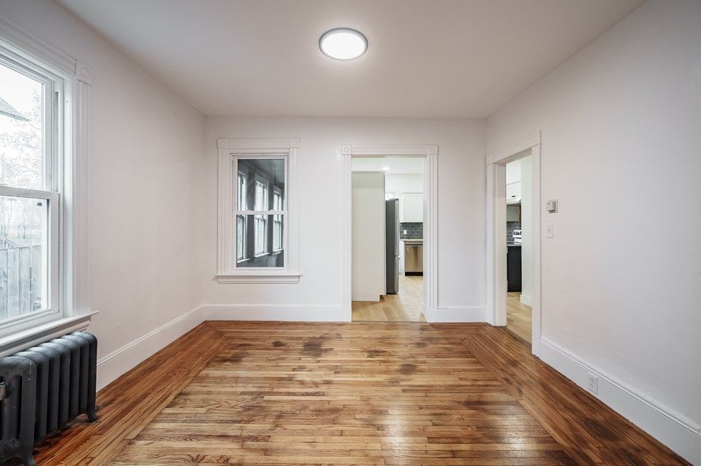 56 Taylor St, Holyoke MA  01040-3321 exterior