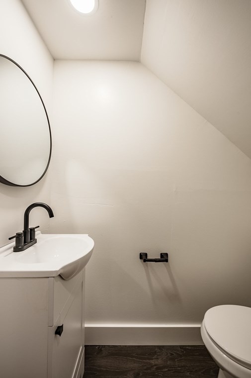 56 Taylor St, Holyoke MA  01040-3321 exterior