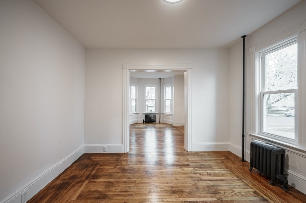 56 Taylor St, Holyoke MA  01040-3321 exterior