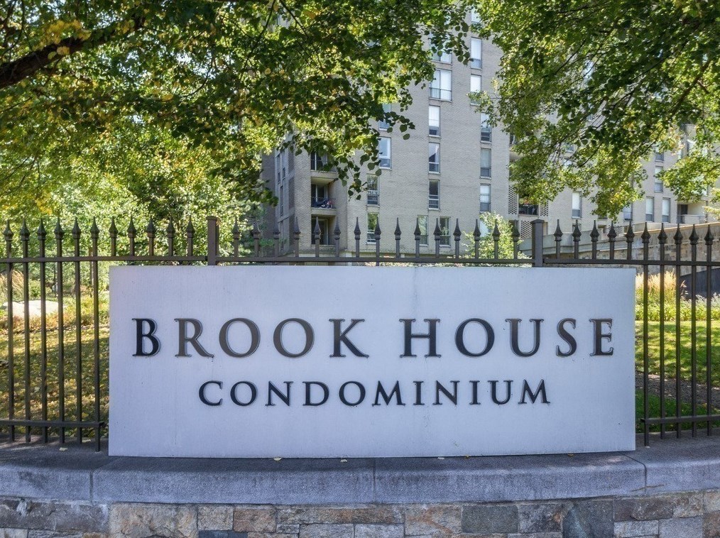 77 Pond Ave, Brookline MA  02445-7172 exterior