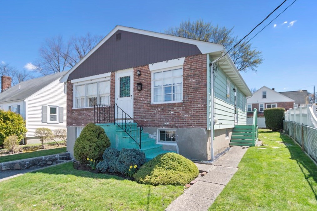 24 Nyack St, Watertown, MA 02472