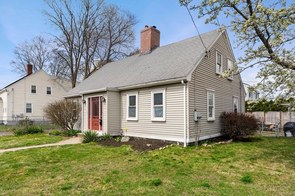 306 Riverside Ave, Medford, MA 02155-5728