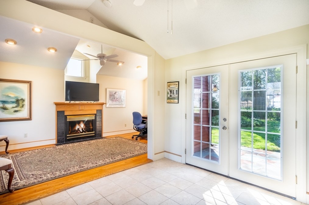 21 Weymouth St, Springfield, MA 01108