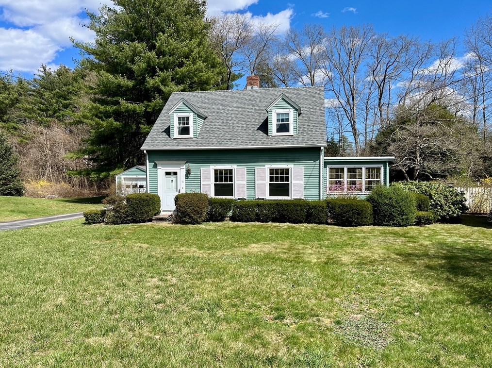 16 Cedar St, Sturbridge, MA 01518 exterior