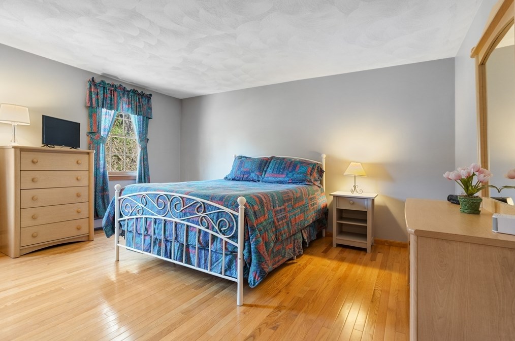 65 Dunvegan Rd, Tewksbury MA 01876 exterior