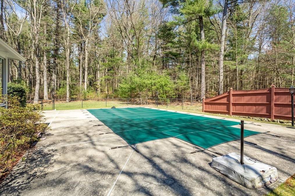 65 Dunvegan Rd, Tewksbury MA 01876 exterior