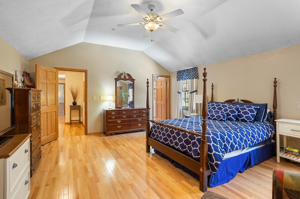 65 Dunvegan Rd, Tewksbury MA 01876 exterior