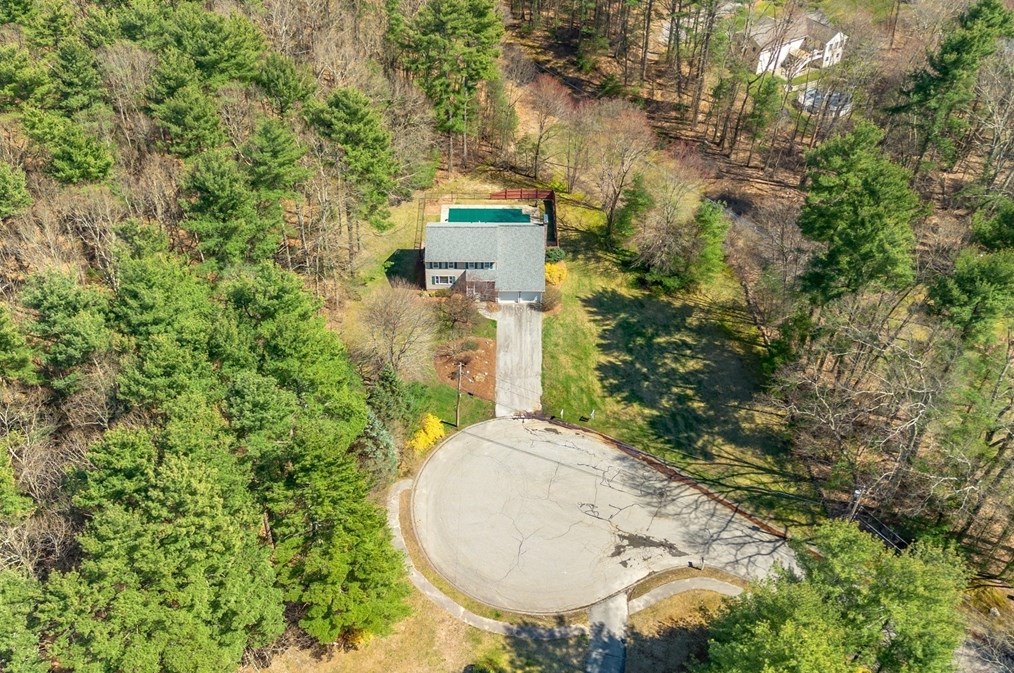 65 Dunvegan Rd, Tewksbury MA 01876 exterior