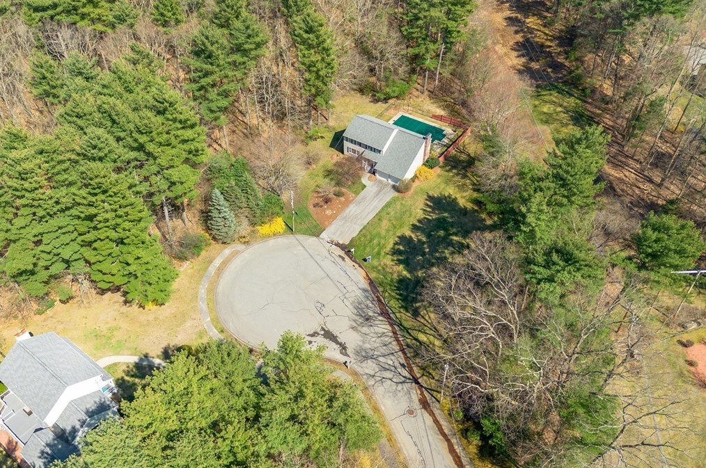 65 Dunvegan Rd, Tewksbury MA 01876 exterior