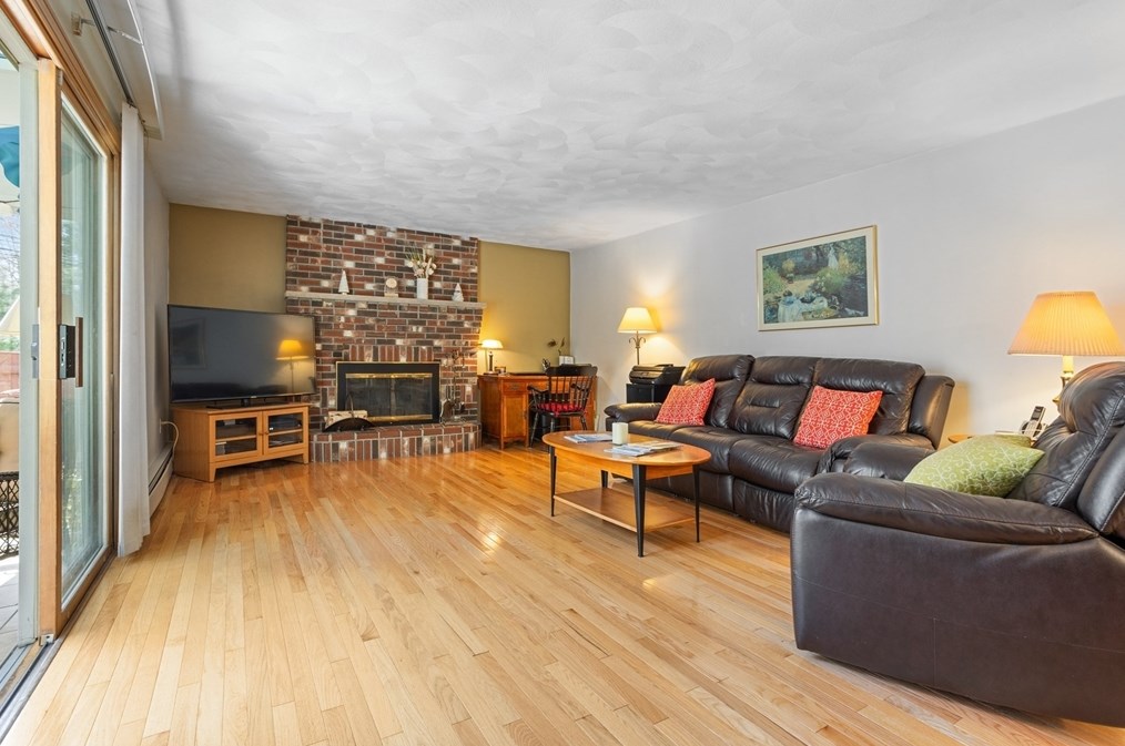 65 Dunvegan Rd, Tewksbury MA 01876 exterior