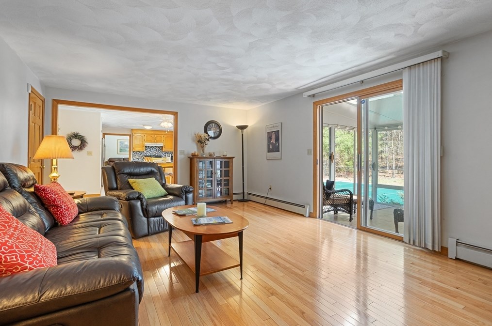 65 Dunvegan Rd, Tewksbury MA 01876 exterior