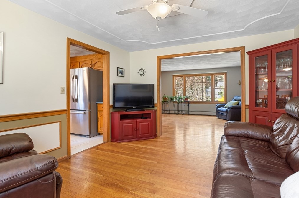 65 Dunvegan Rd, Tewksbury MA 01876 exterior