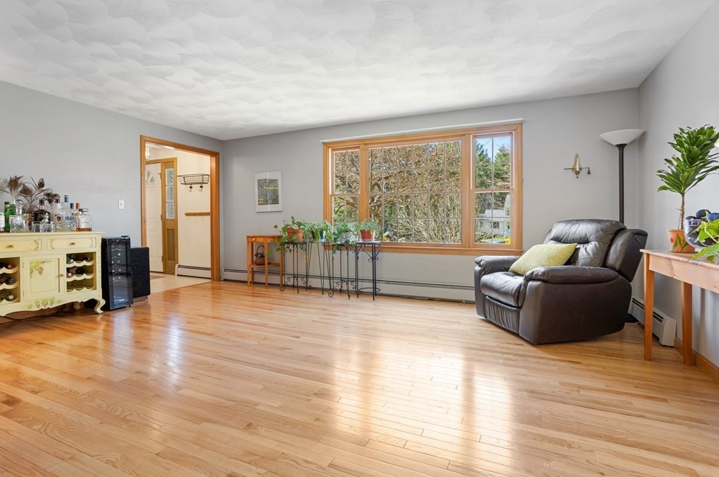 65 Dunvegan Rd, Tewksbury MA 01876 exterior