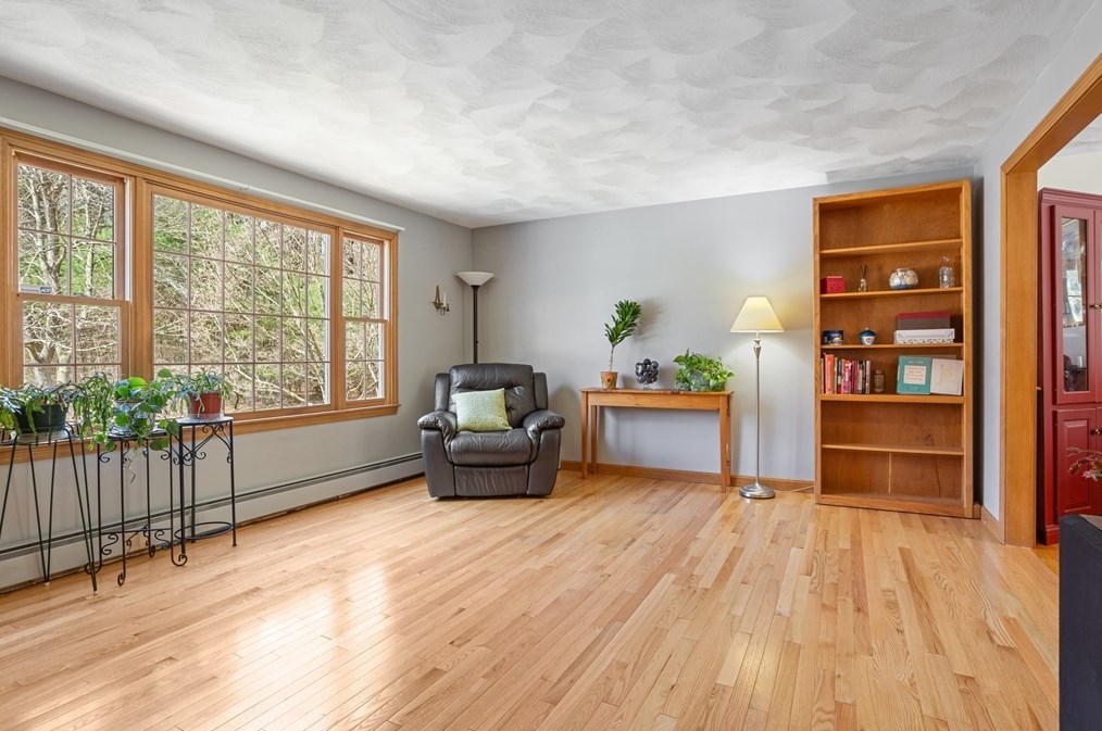 65 Dunvegan Rd, Tewksbury MA 01876 exterior