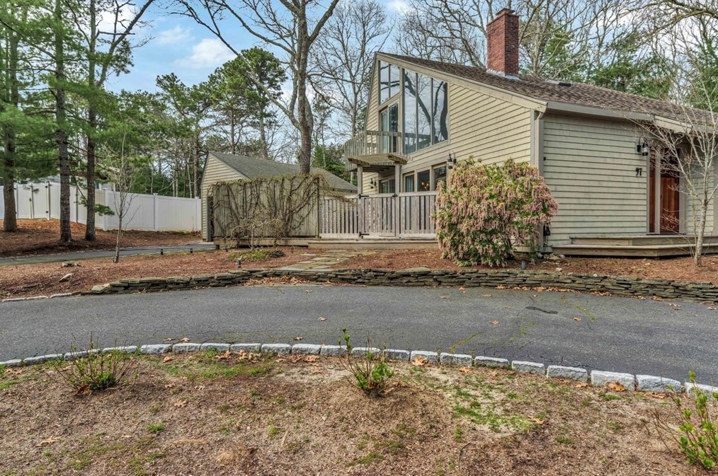97 Fells Pond Rd, Mashpee, MA 02649 exterior