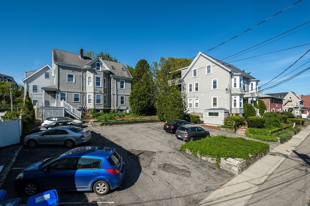 10 Peaceable St Unit 1, Boston, MA