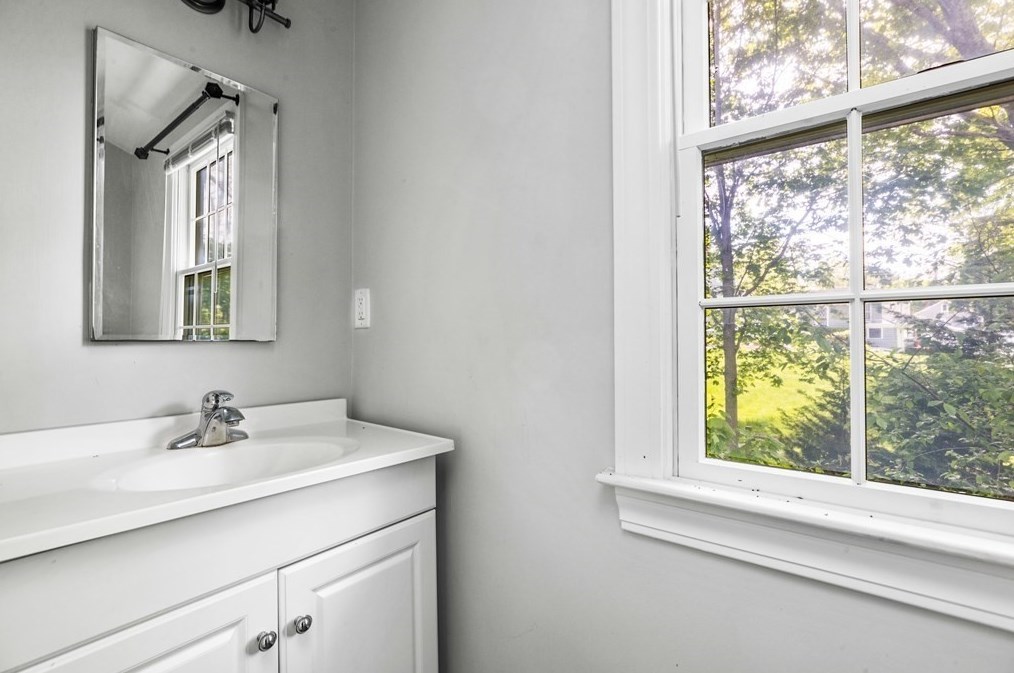 24 St, Hingham MA 02061-2610 exterior