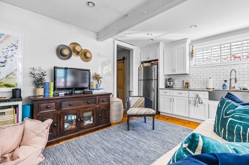 24 St, Hingham MA 02061-2610 exterior