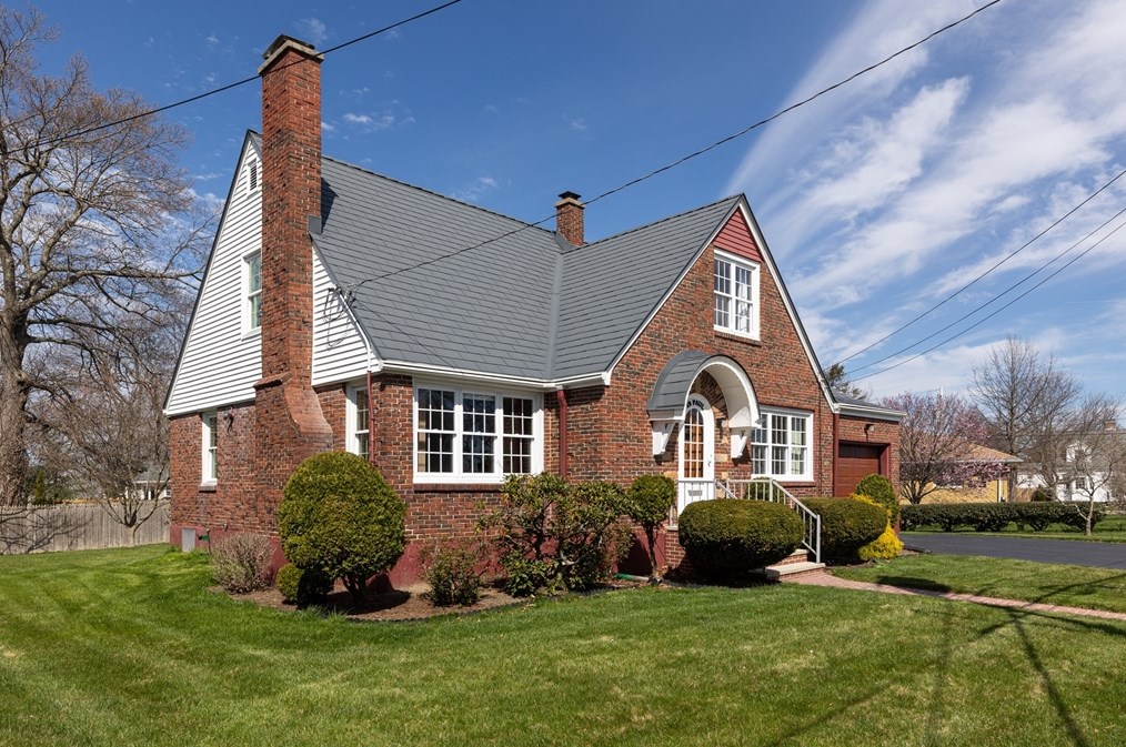 19 Paul St, Worcester, MA 01606