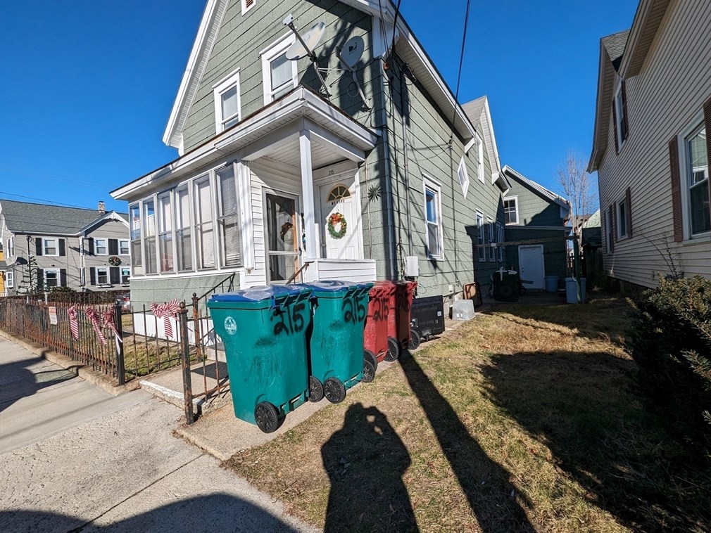 215 Mount Hope St, Lowell MA 01854-2347 exterior