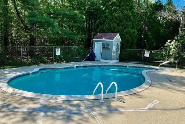 70 Cape Dr, Mashpee MA 02649-3057 exterior