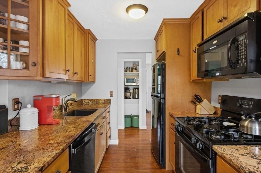 239 Powderhorn Dr, Taunton MA  02780-7256 exterior