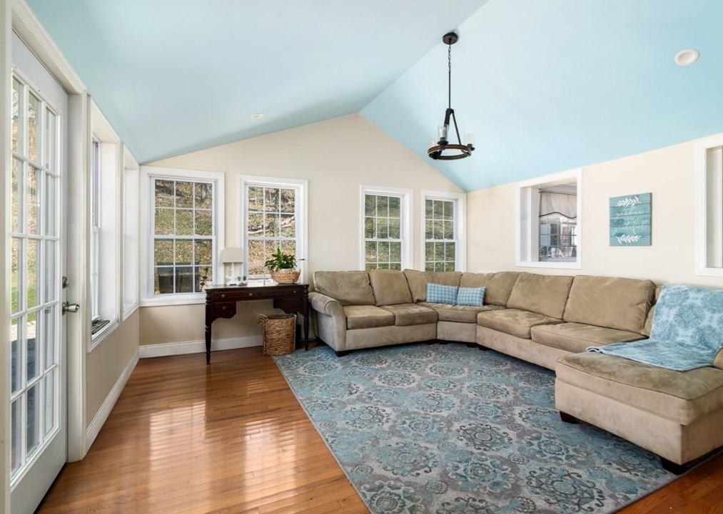 29 Simmons Rd, Hingham MA 02043-4525 exterior