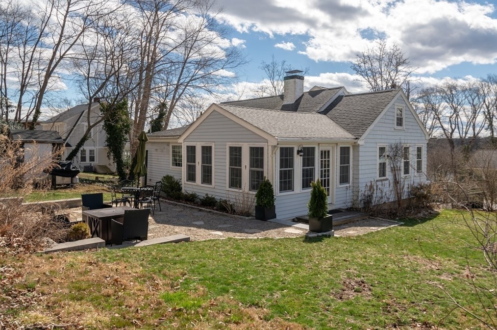 29 Simmons Rd, Hingham MA 02043-4525 exterior