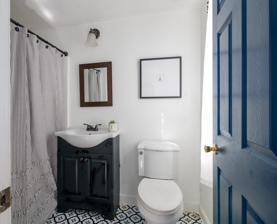 29 Simmons Rd, Hingham MA 02043-4525 exterior