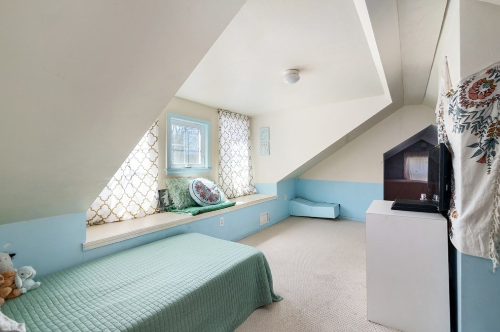 29 Simmons Rd, Hingham MA 02043-4525 exterior