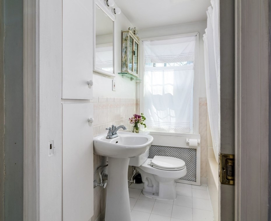 29 Simmons Rd, Hingham MA 02043-4525 exterior