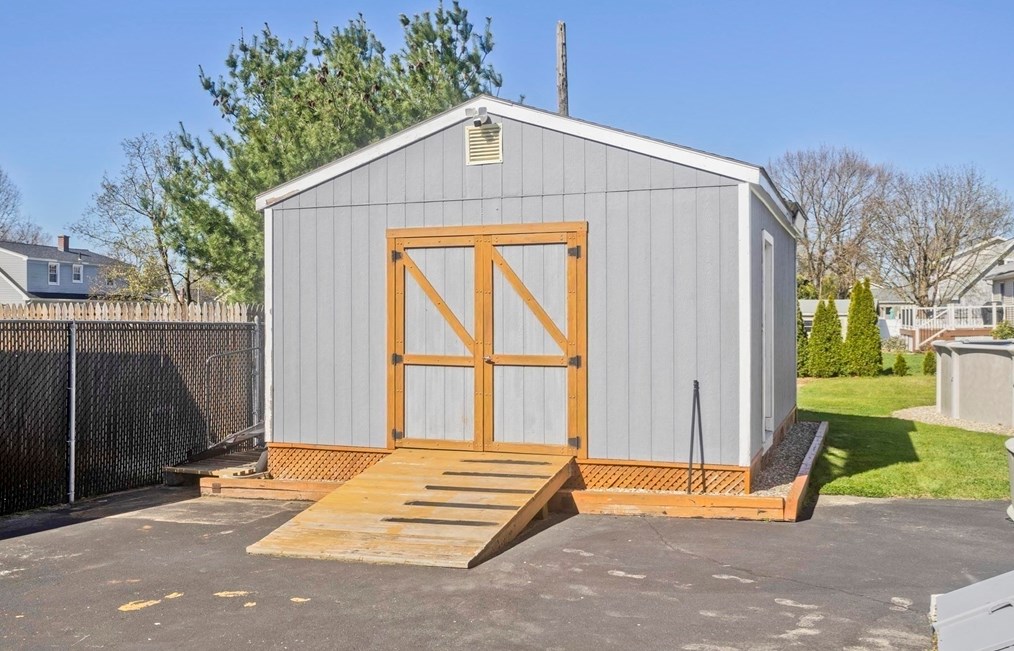 281 Langevin St, Chicopee MA 01020-4031 exterior