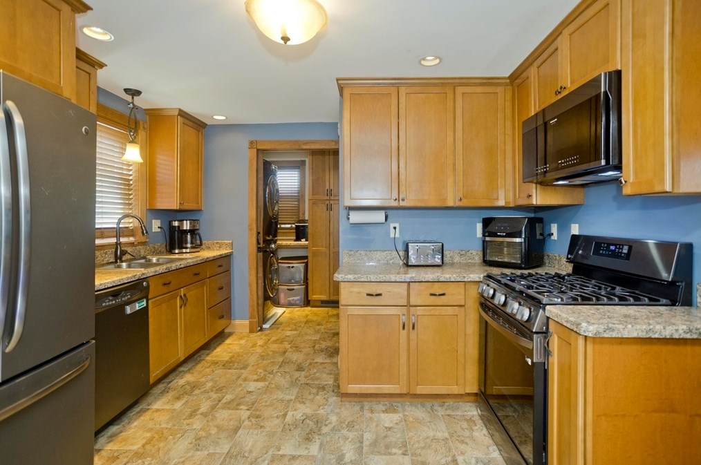 281 Langevin St, Chicopee MA 01020-4031 exterior