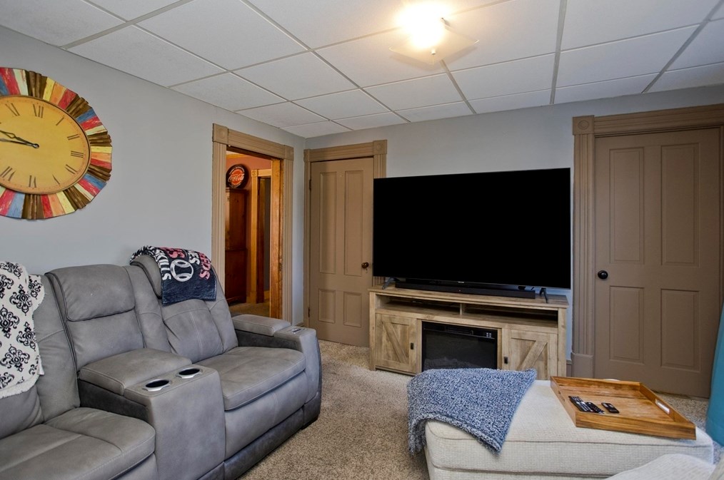 281 Langevin St, Chicopee MA 01020-4031 exterior