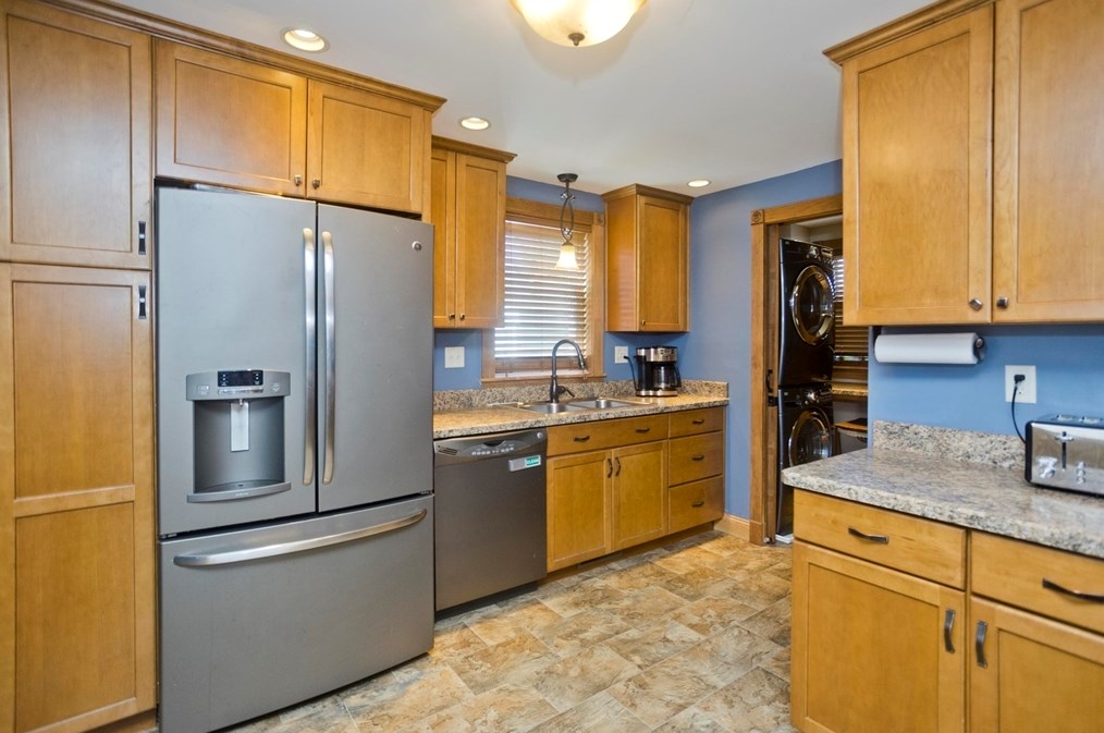 281 Langevin St, Chicopee MA 01020-4031 exterior