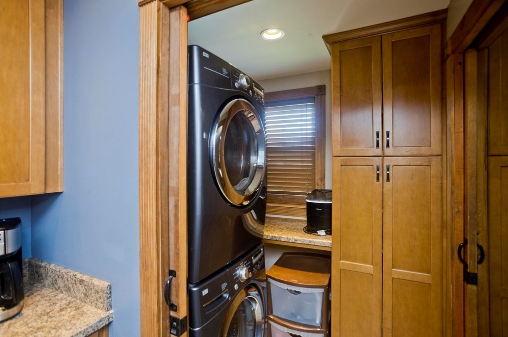 281 Langevin St, Chicopee MA 01020-4031 exterior