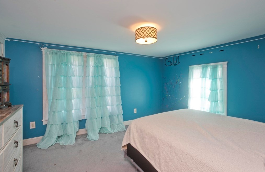 281 Langevin St, Chicopee MA 01020-4031 exterior