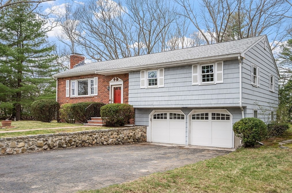 3 Knoll Rd, Lynnfield, MA 01940 exterior