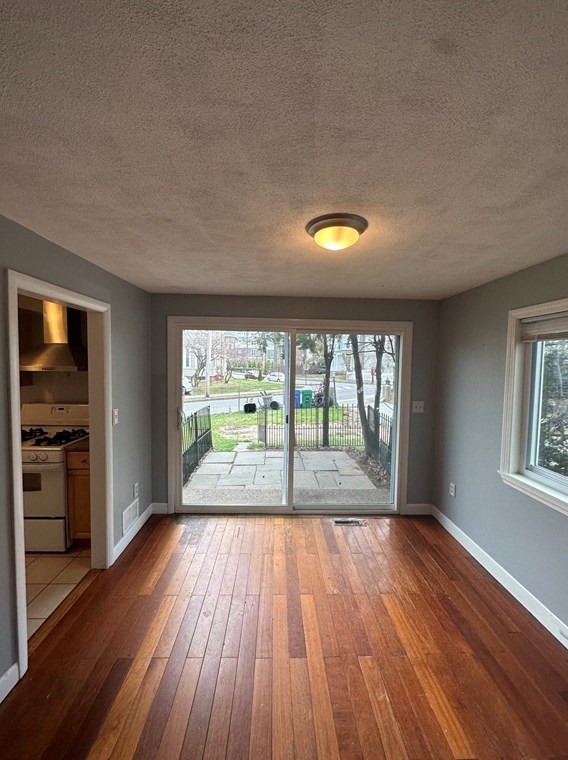 27 Waban St #27, Newton, MA 02458