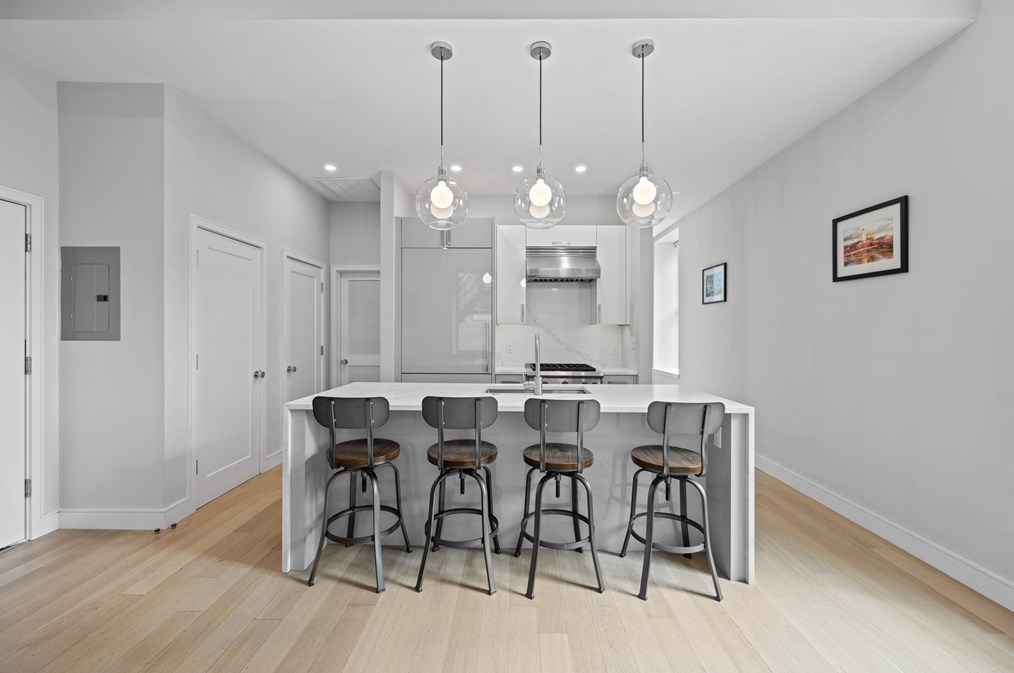 355 Congress St #404, Boston, MA 02210