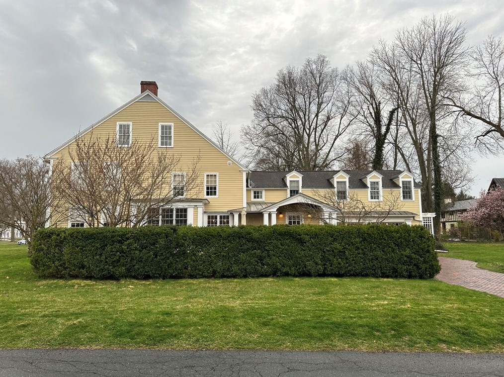 690 Longmeadow St, Springfield, MA 01106