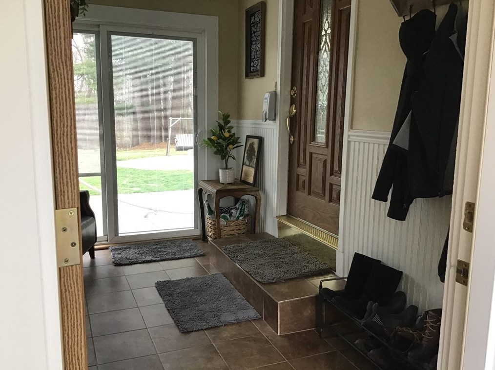 390 High St, Whitman MA 02382-1136 exterior