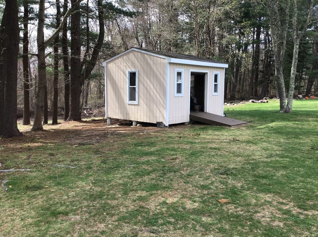 390 High St, Whitman MA 02382-1136 exterior