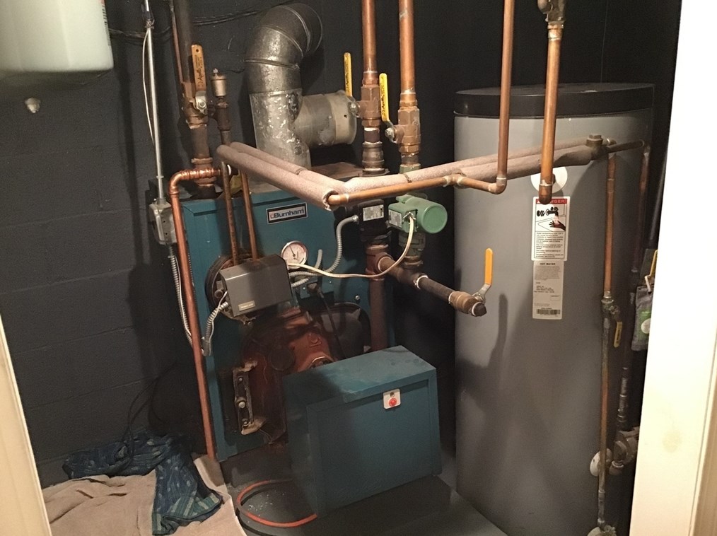 390 High St, Whitman MA 02382-1136 exterior