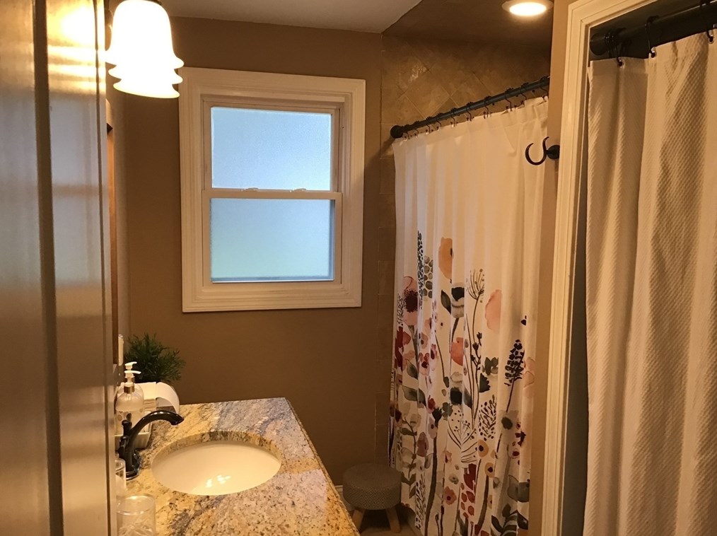 390 High St, Whitman MA 02382-1136 exterior