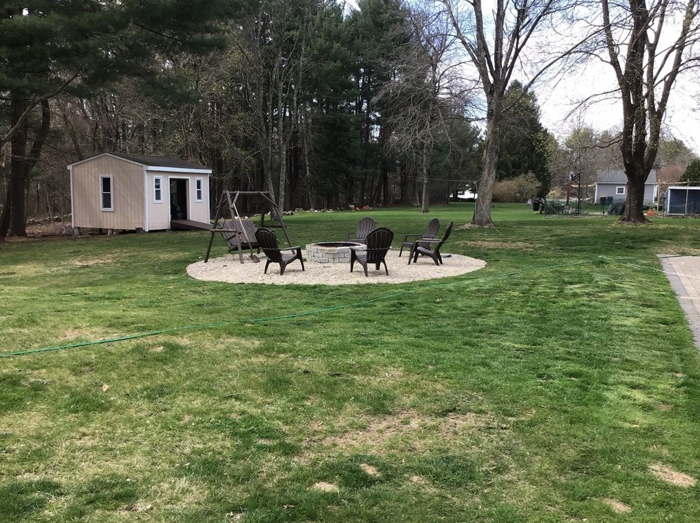 390 High St, Whitman MA 02382-1136 exterior