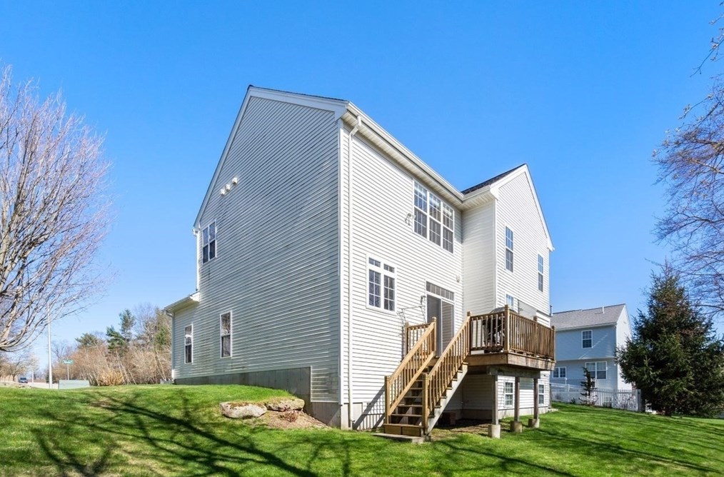 3 Rainbow Dr, Worcester MA 01605-1095 exterior